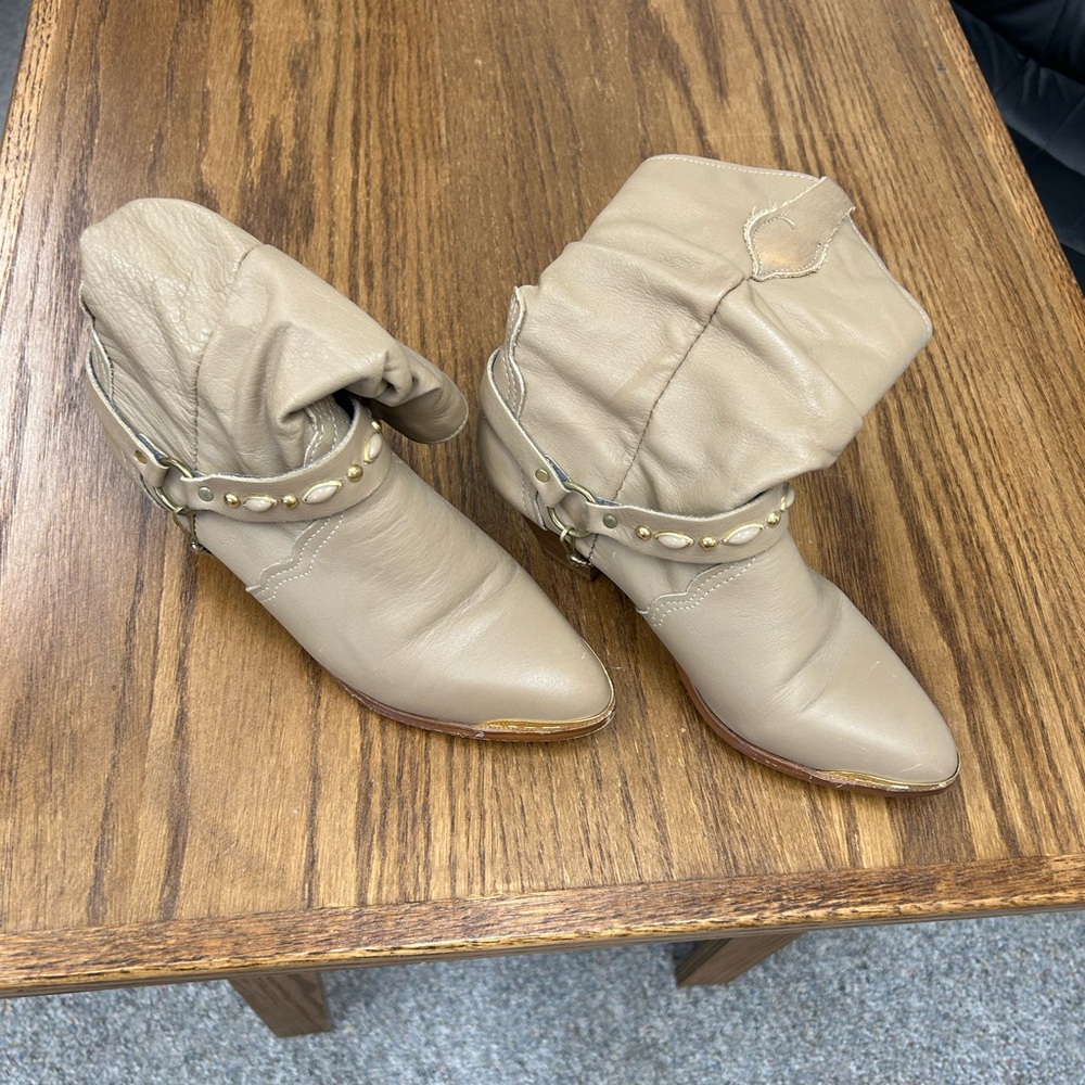 Leather Cowgirl Boots with heels and decorations